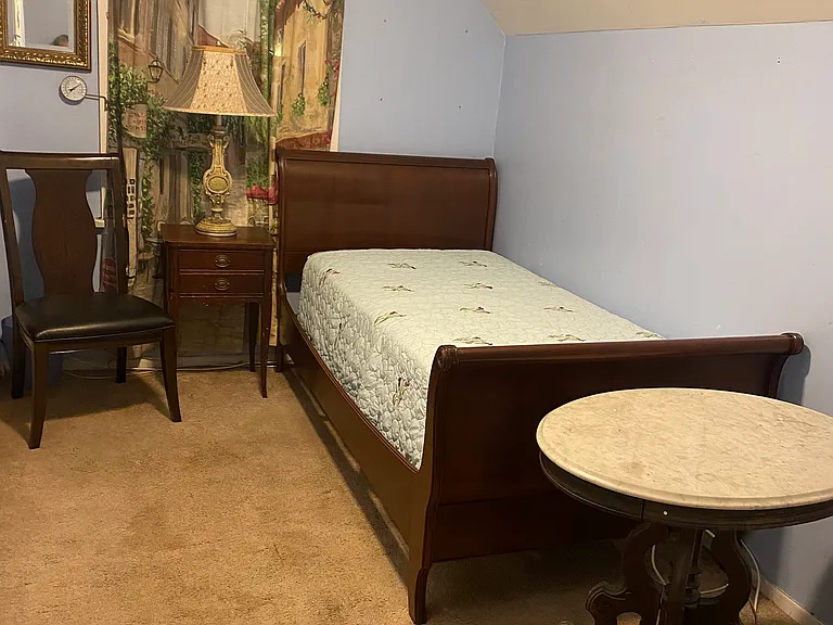 24 Linden Pl — Photo 2