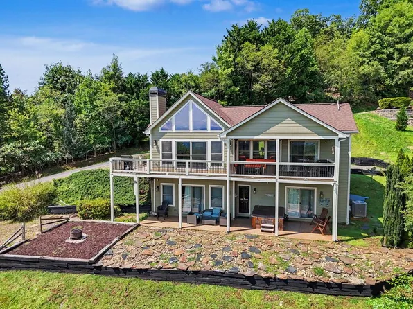 575 Longview Dr, Hayesville, NC 28904