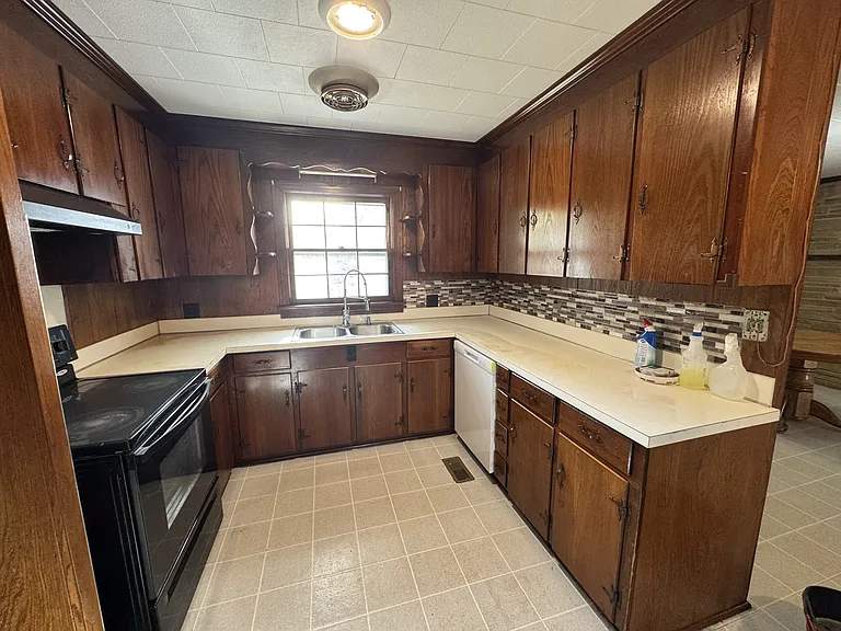 408 E Simmons Ave — Photo 4
