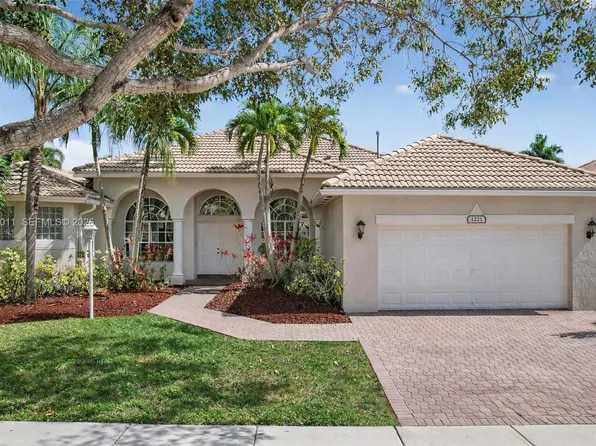 1221 NW 141st Ave, Pembroke Pines, FL 33028