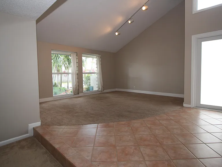 8321 SW 39th Ct — Photo 18