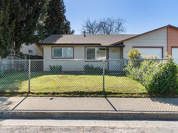 2nd image of 3524 Gardenia St
