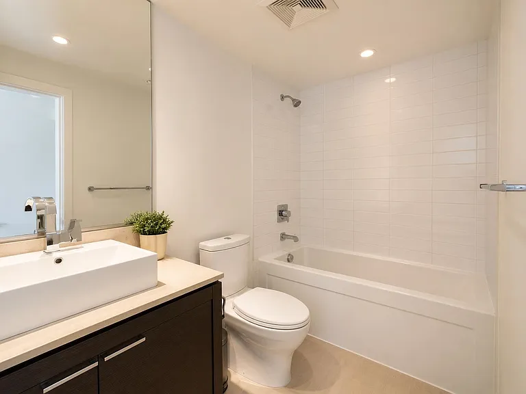 158 W 13th St #505 — Photo 21