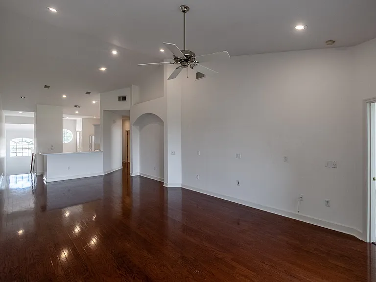 447 Enclave Pl — Photo 35