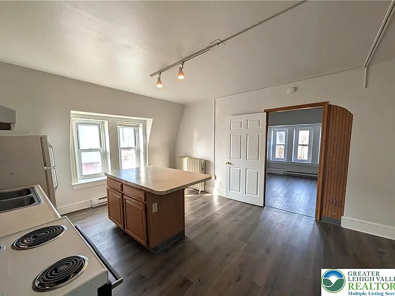 168 W Main St #3F — Photo 4