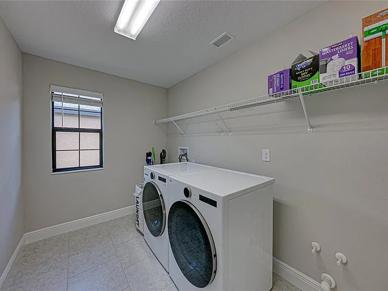 14633 Red Castle Ave — Photo 36