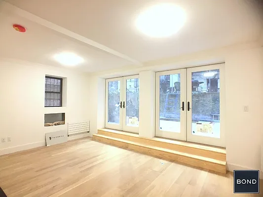 Rented by Bond New York | media 29