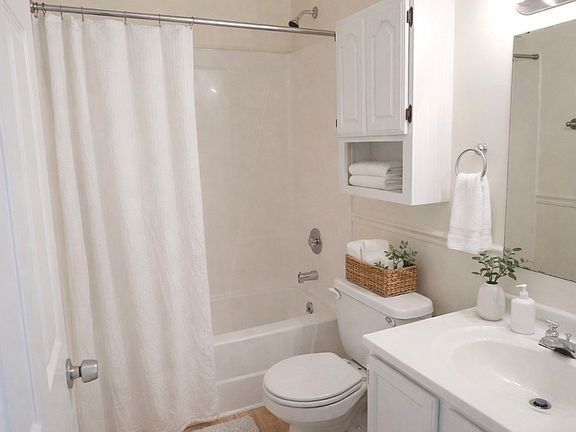 5th image of 727 Nantucket Way