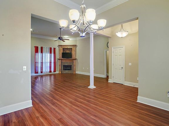 4th image of 119 Bear Creek Cir