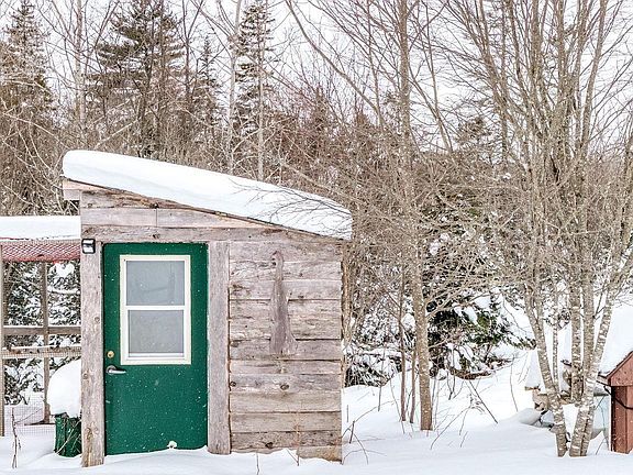 3rd image of 180 Cove Rd