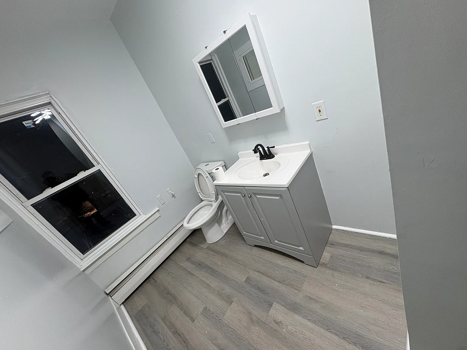 2 bed, 1000 sqft, $1,550 — Photo 3