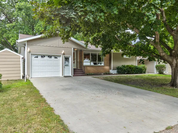 102 E 1st St, Minneota, MN 56264