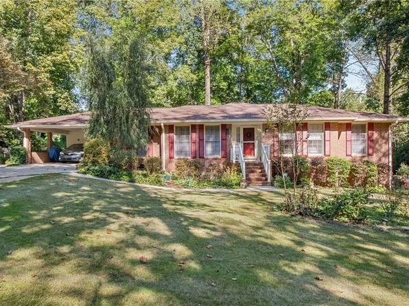 4535 Forest Green Dr, Sugar Hill, GA 30518