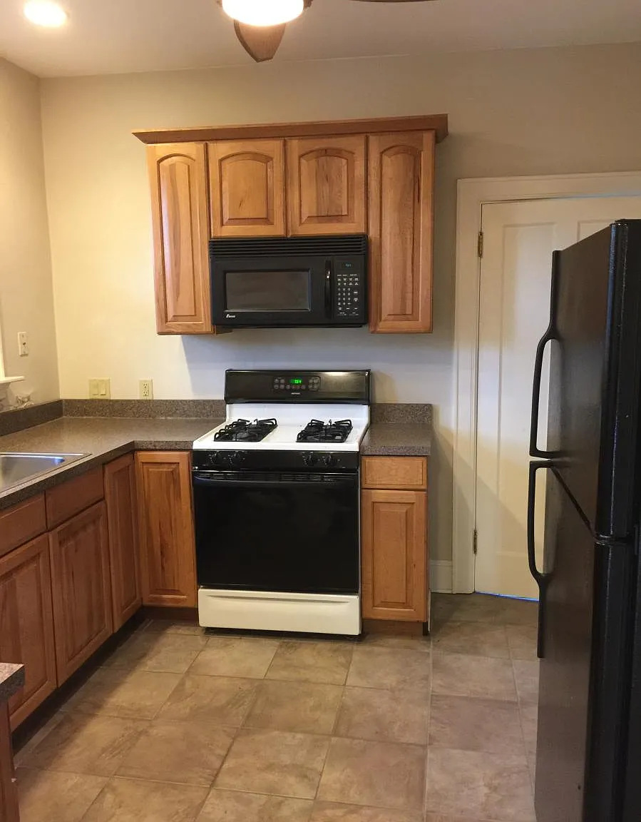 1346 Delta Ave — Photo 3