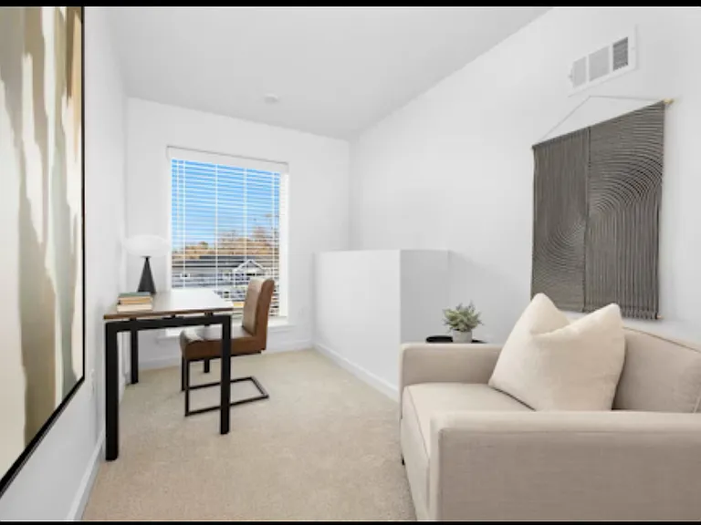 406 SE G St — Photo 8
