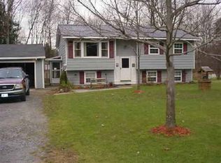 9 Travers Ln, Saratoga Springs, NY 12866