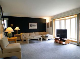 2 Colonial Dr, Havertown, PA 19083