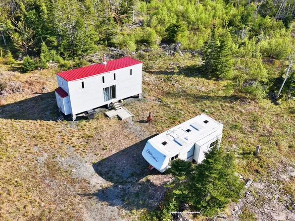 9054 E Bay Hwy, Middle Cape, NS B1J 2A4