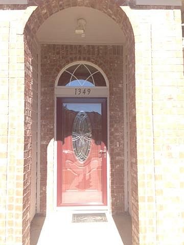 2nd image of 1349 Utica Ln