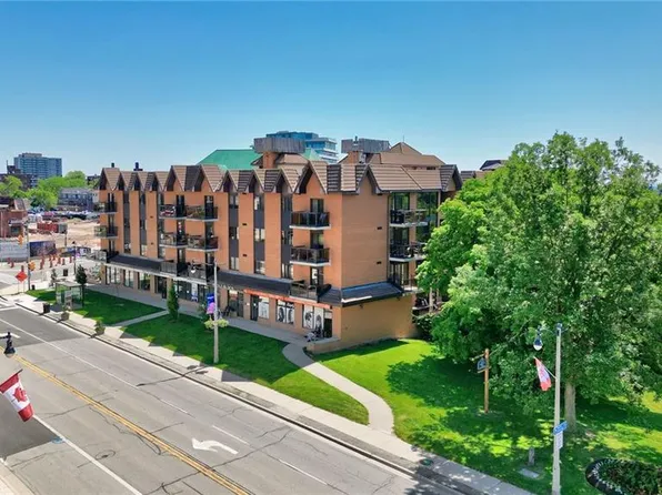 102 Bronte Rd #303, Oakville, ON L6L 6J5