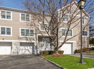 11 Brookridge Ct, Rye Brook, NY 10573