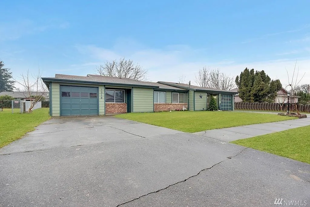 3 bed, 1.5 bath, 1008 sqft, $2,450 — Photo 1