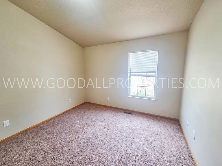 1116 Redstone Ln — Photo 14