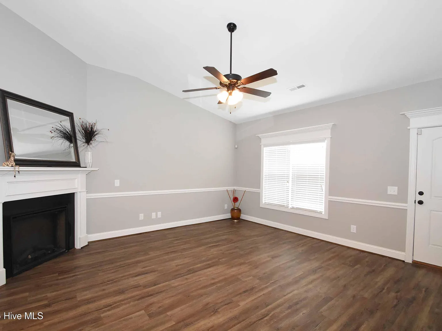 3 bed, 2.0 bath, $1,600 — Photo 3