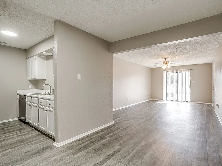 Watergate Apartments — Photo 19