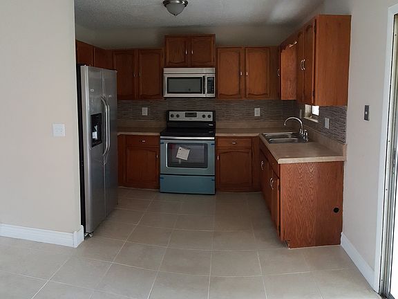 3rd image of 574 SW Prado Ave