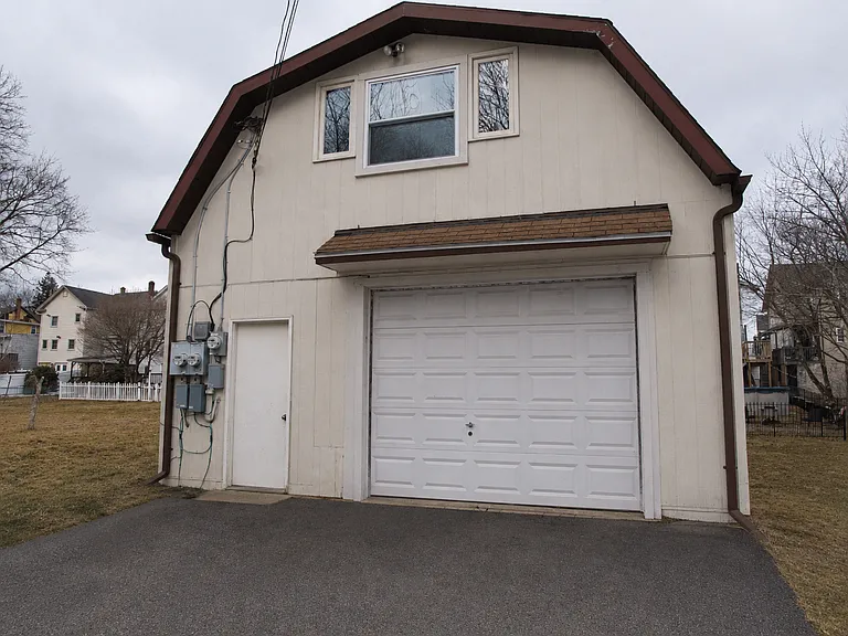 422 South St — Photo 1
