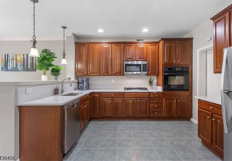 28 Devonshire Dr — Photo 17