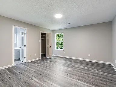 3rd image of 37 Pond St