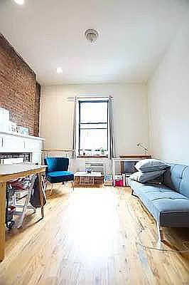 2nd image of 67 W 73rd St