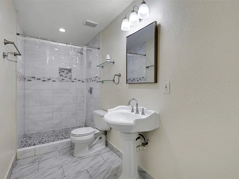 1117 Willersley Ln — Photo 8