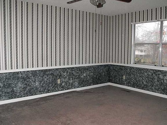 2nd image of 154 Woodgate Dr SE