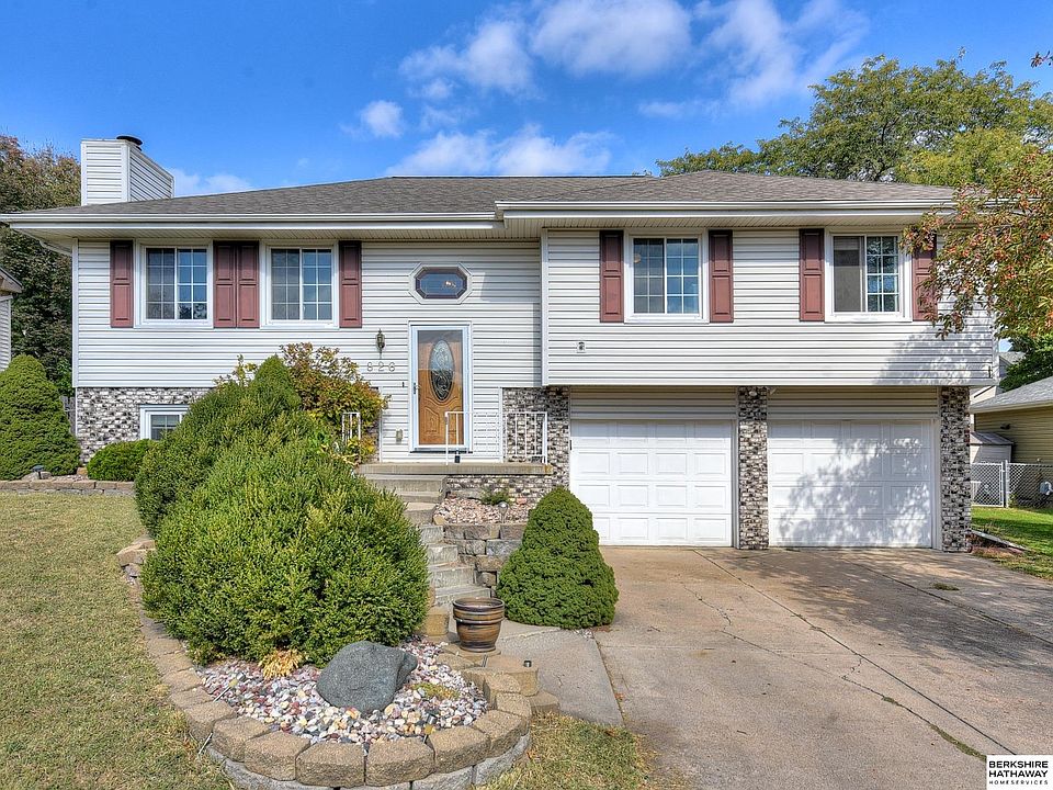 1st image of 826 Redwood Ln