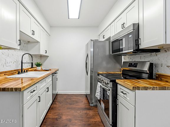 5th image of 3912 Valley Creek Way
