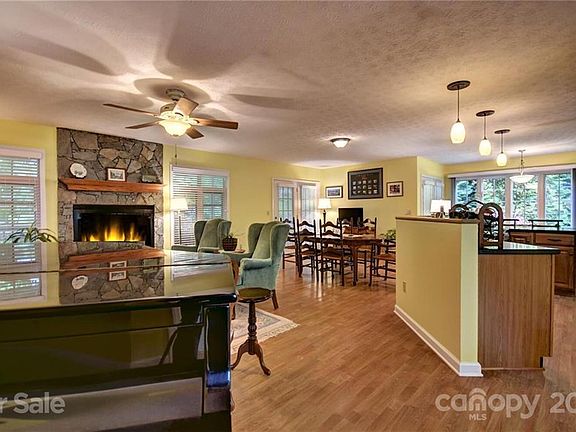 5th image of 89 Turnabout Ct