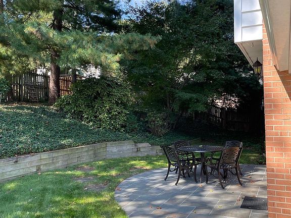 5th image of 2620 Woodley Pl