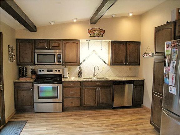 5th image of 217 Fairlawn Blvd