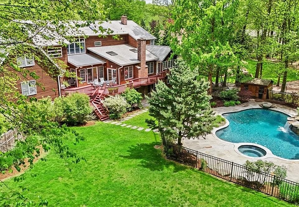 1st image of 20 Pepperidge Drive