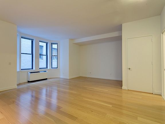 4th image of 37 Wall St APT 23D