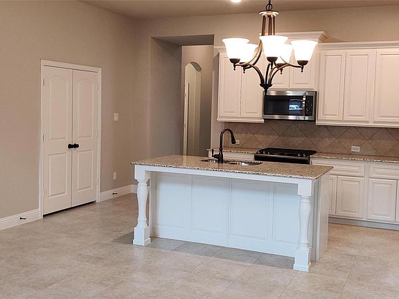 5th image of 1574 Trowbridge Cir