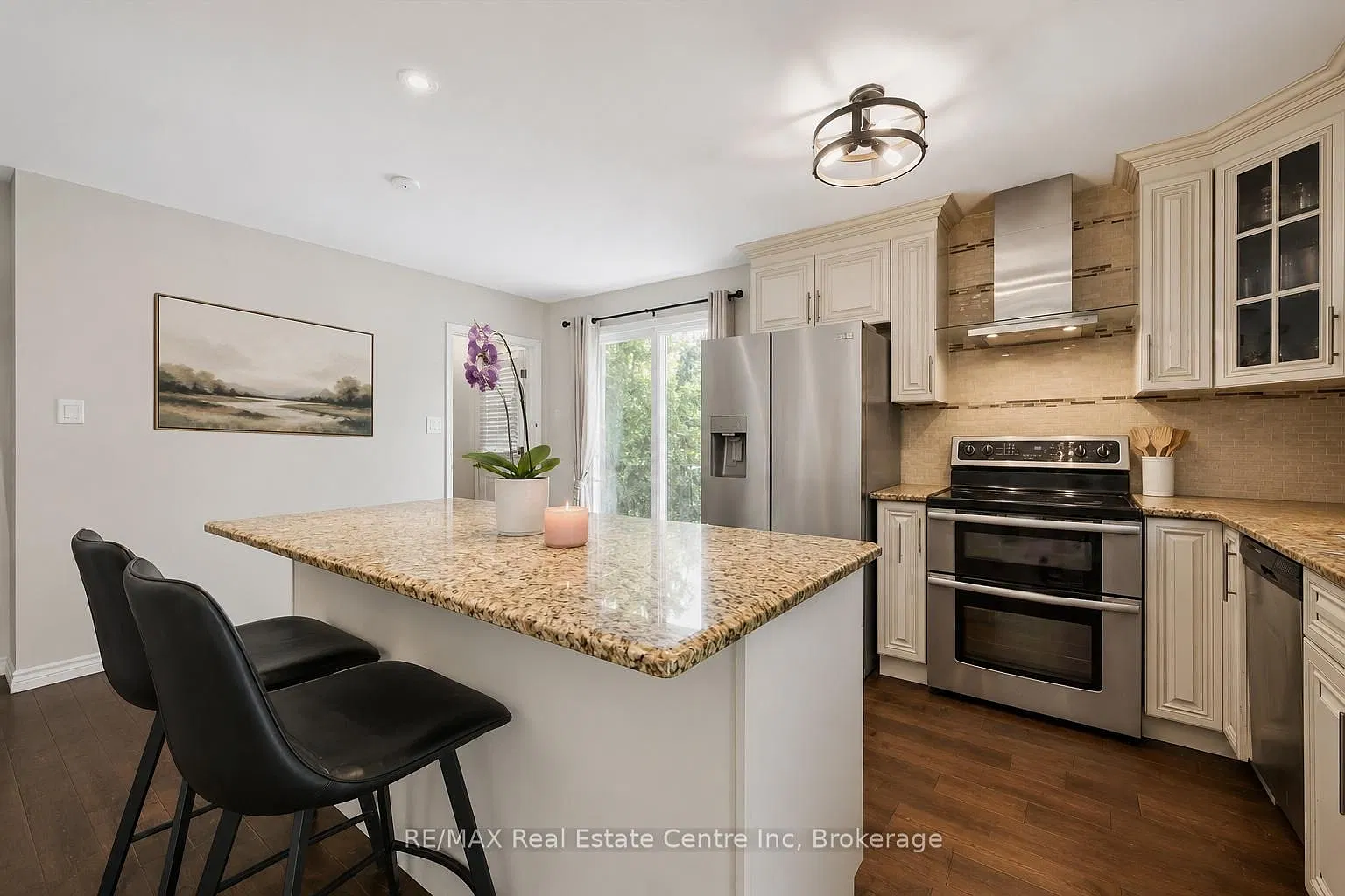 3 bed, $3,260 — Photo 2