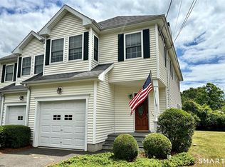 379 S Pine Creek Rd, Fairfield, CT 06824