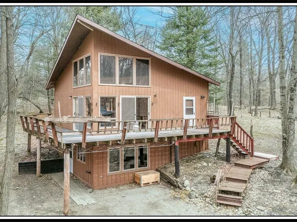 N6504 2nd St, Waupaca, WI 54981