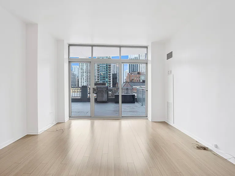 600 N Dearborn St #603 — Photo 4