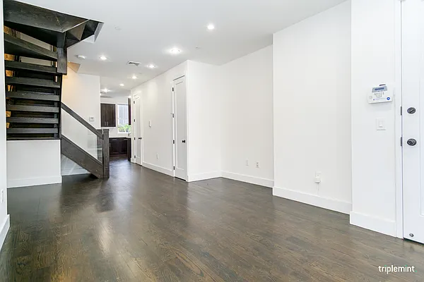 Rented by Triplemint | media 12