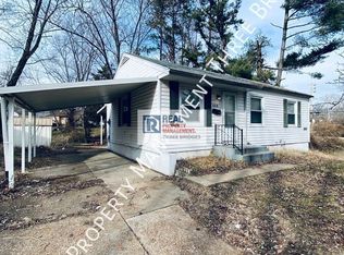 317 Cameron Rd, Saint Louis, MO 63137